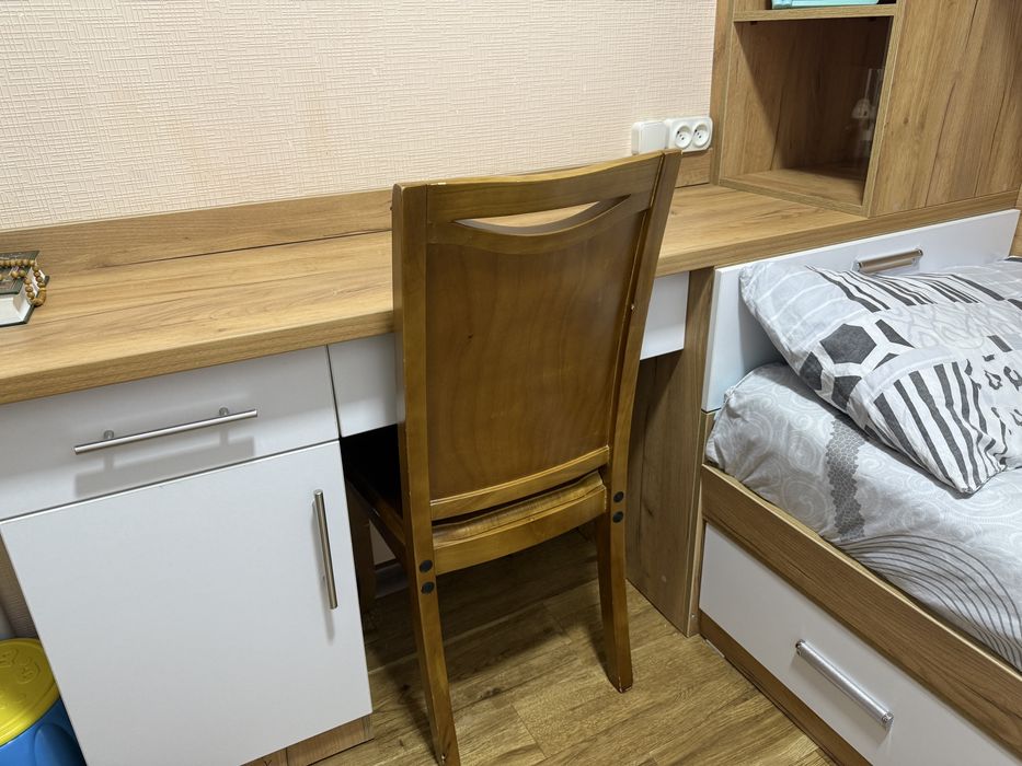 Продается квартира 1 комнатная переделанная в 2 -ух комнатную . Своя.