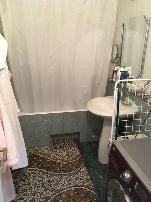 Darxonda 3 xonali kvartira sotiladi