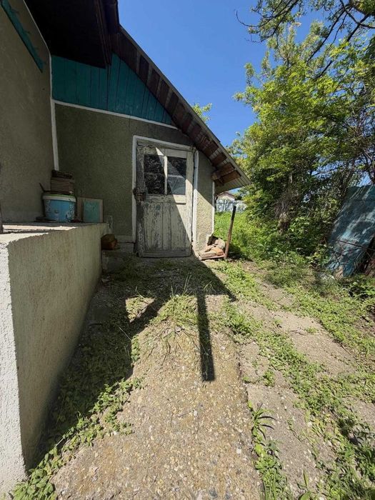 Vand casa batraneasca cu teren aferent de 855 in centru la Sarata