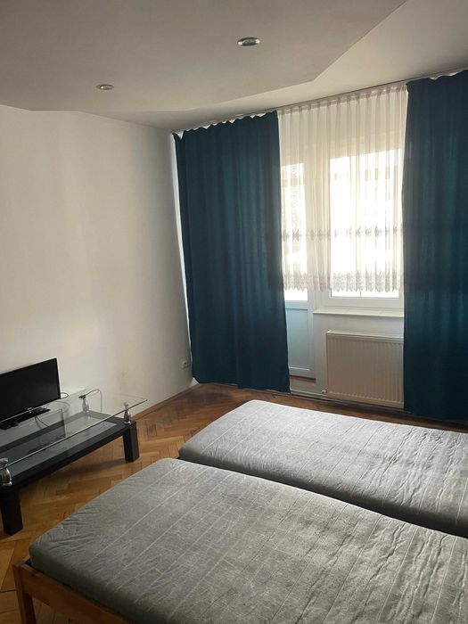Proprietar inchiriez apartament 2 camere Alexandru cel Bun, Piata Voievozilor