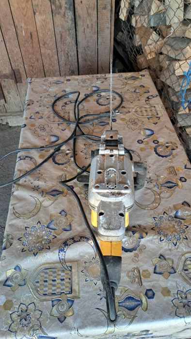 Foarfecă electrică gard viu DeWALT DWE397 – 1700W