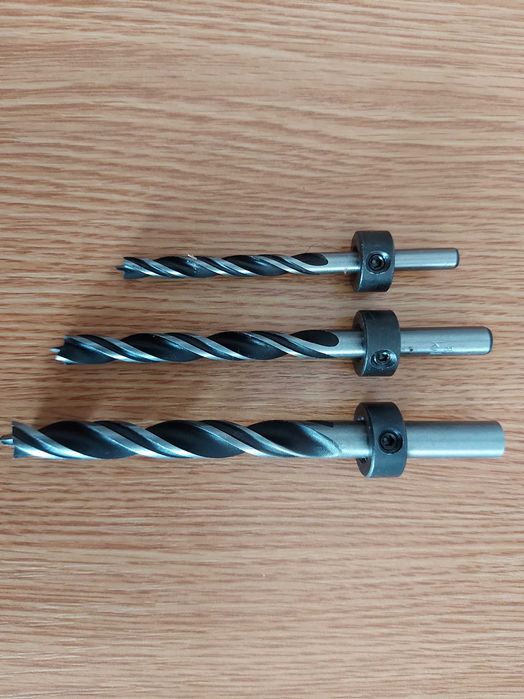 Burgiu pentru lemn cu sistem de distantier