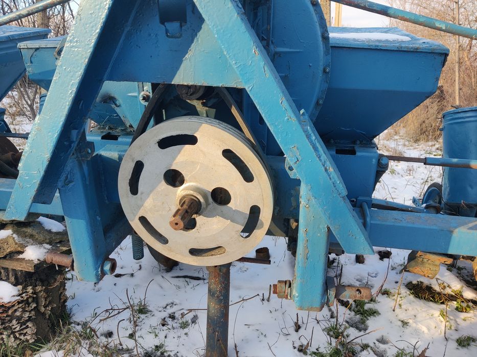 Vând Semănătoare Porumb spc8