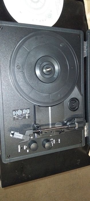 Нов грамофон Victrola VSC-550BT с Bluetooth и вградени говорители