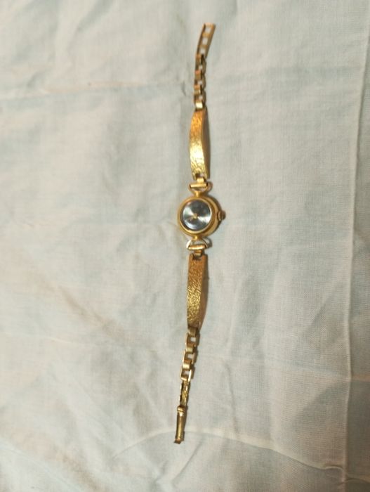 Продам женские часы "Заря".