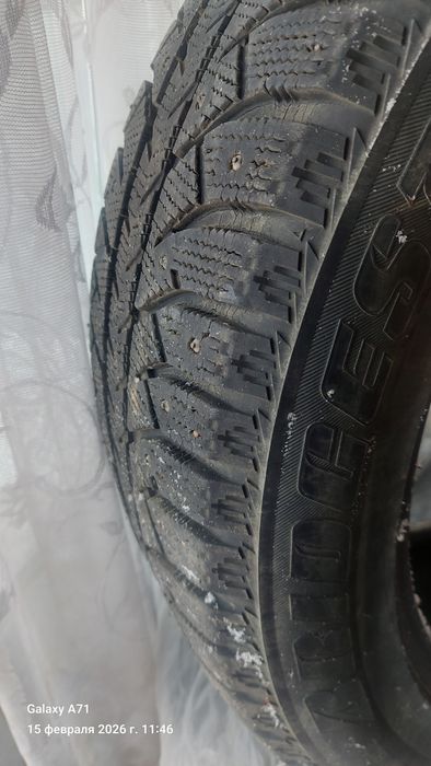 Продам комплект шипованной резины