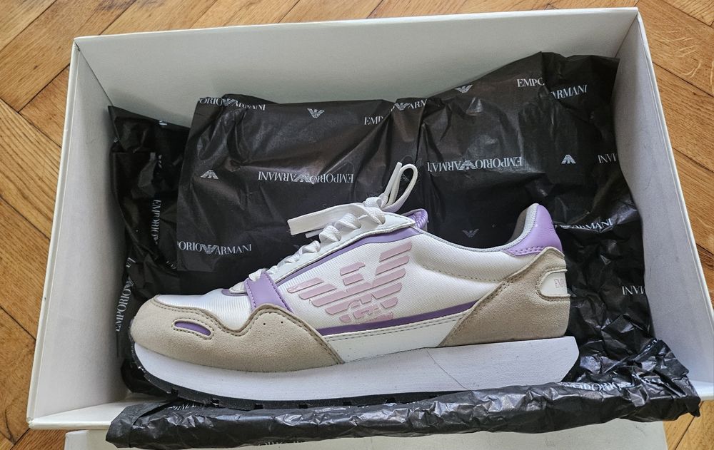 Нови сникърси Emporio Armani  номер 37 стелка  23.5см