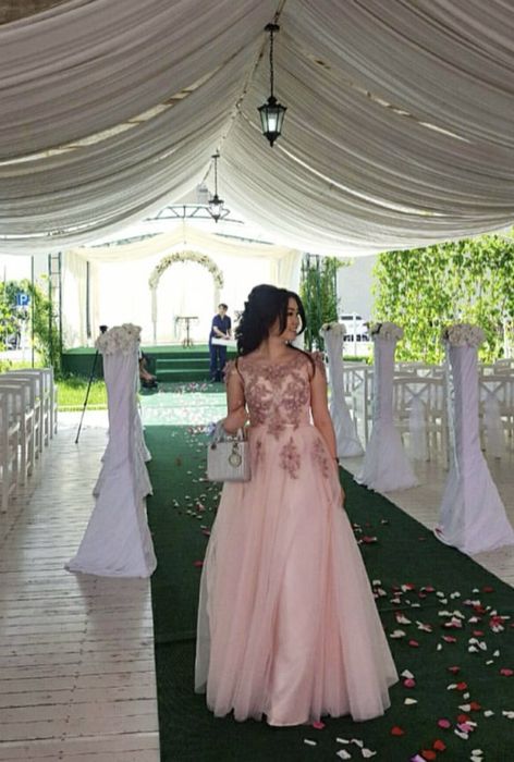 Продам нежное платье