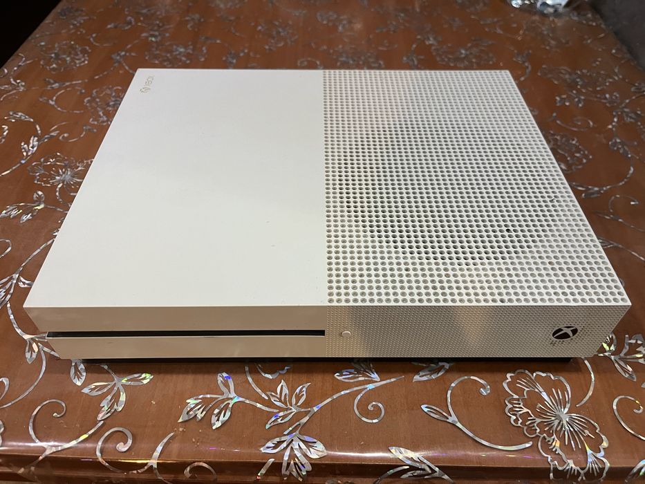 Xbox one s + 2 manete