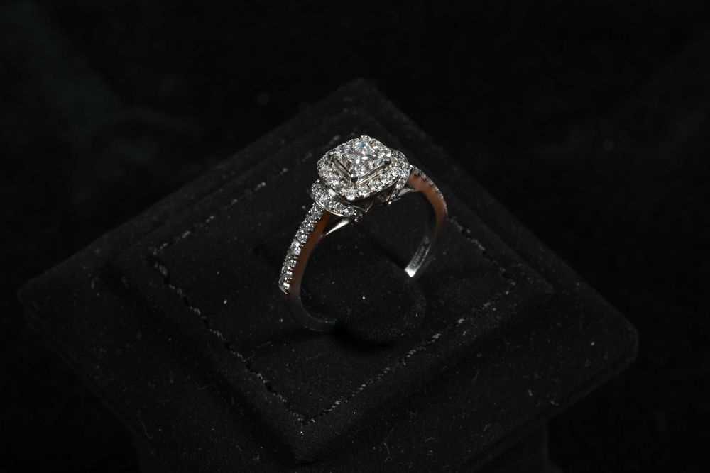 Пръстен Бяло Злато 750 (18к) с 53 диаманта, централен 0.43 кт VS1/VS2