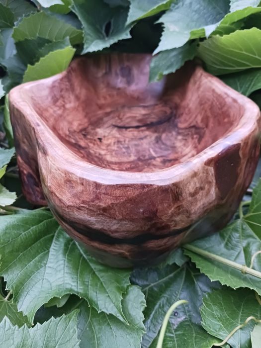 Купа от орех естествена форма.