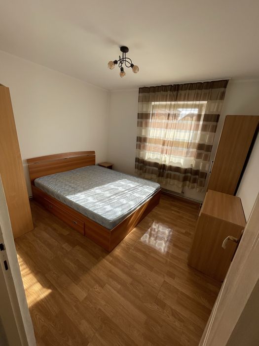 Inchiriez apartament