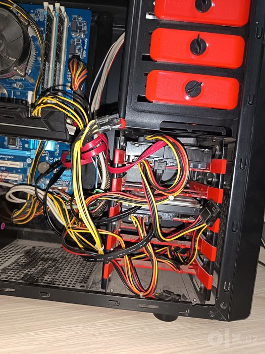 XEON 1245 V2, 16GB DDR3, RX 470 4gb. I7 3770