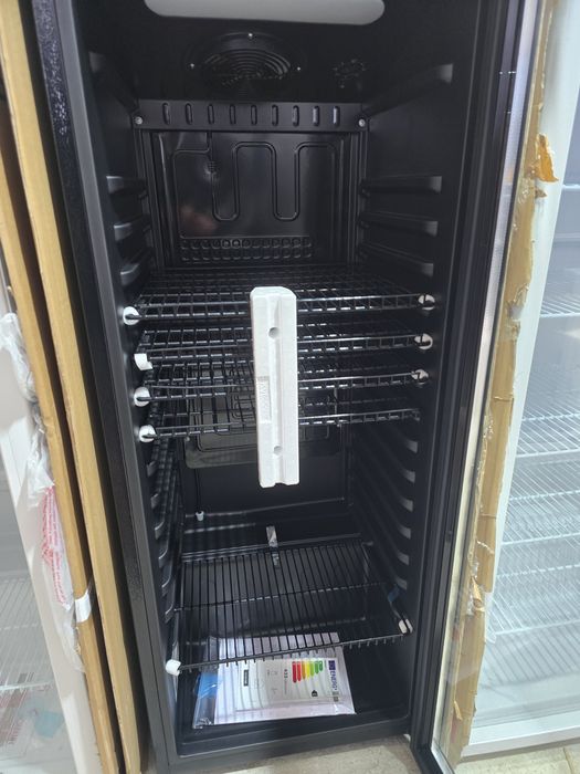 Нова хладилна витрина 145  см Bomann с вентилация