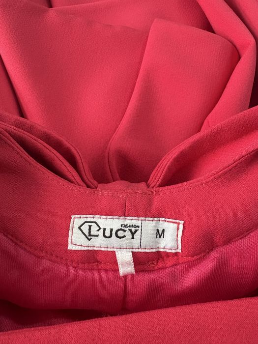 Официлана червена рокля STRADIVARIUS и Розова рокля на марката LUSY