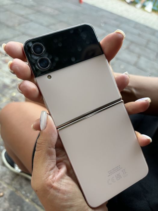 Samsung galaxy z flip 4 , 512 GB