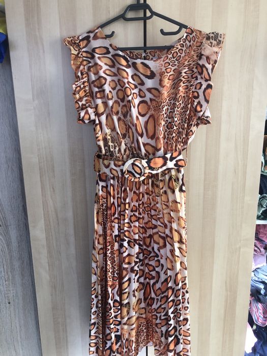 Vand rochie cu pliuri, subtire, de vara