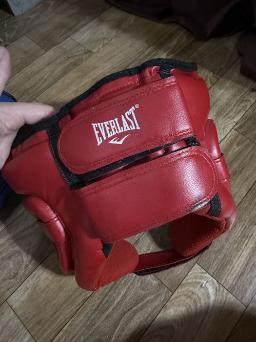 Боксерский шлем EVERLAST