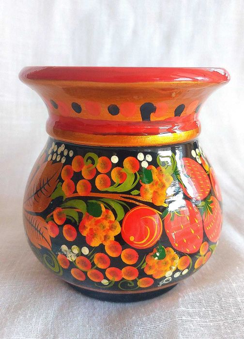 Съдове с хохломска живопис