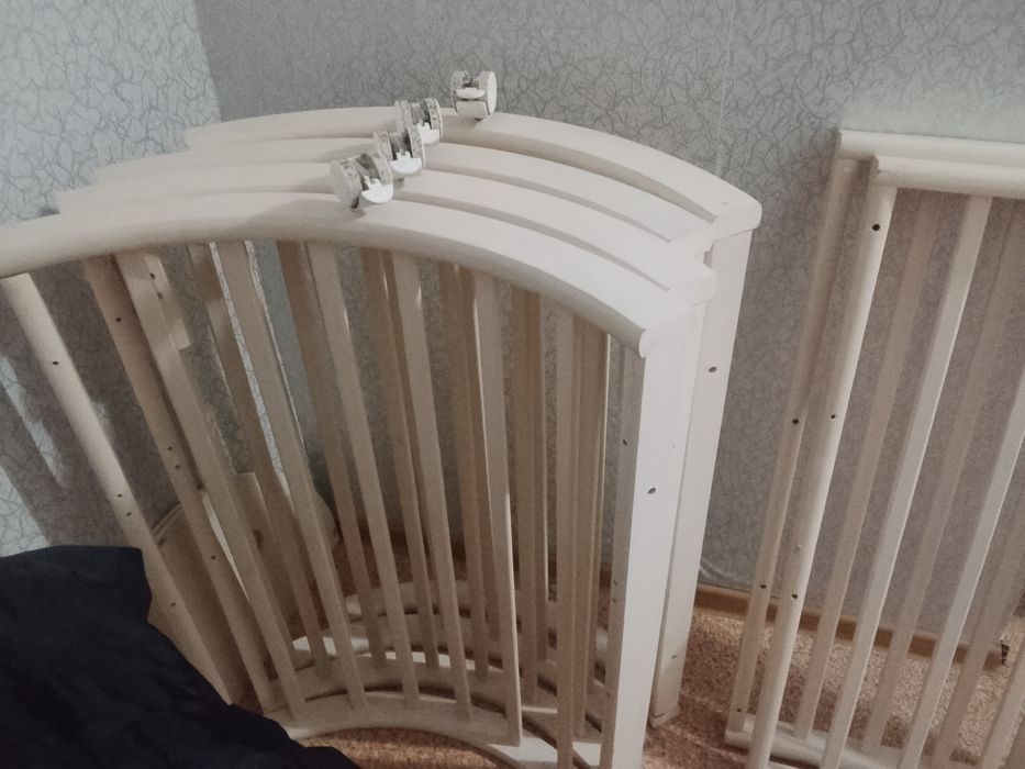 Продам манеж из дерева.