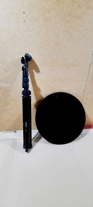 Продам столик на штативе