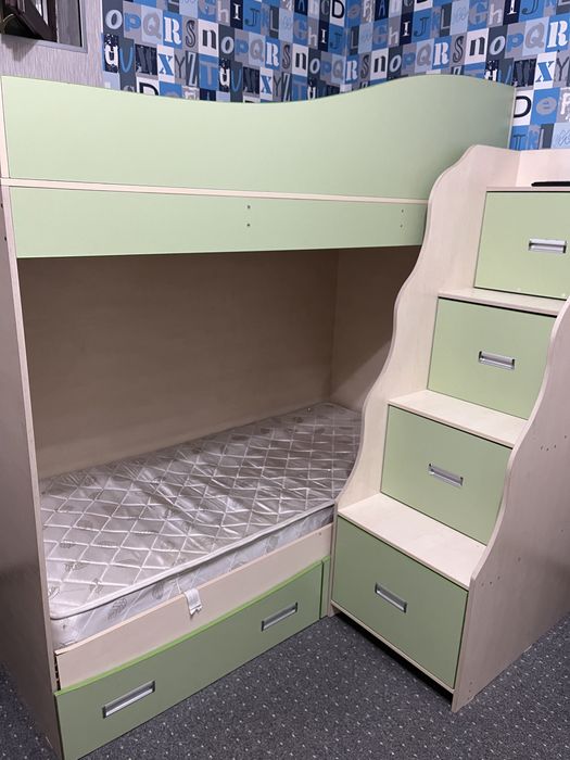 Продаю двухярустную кровать