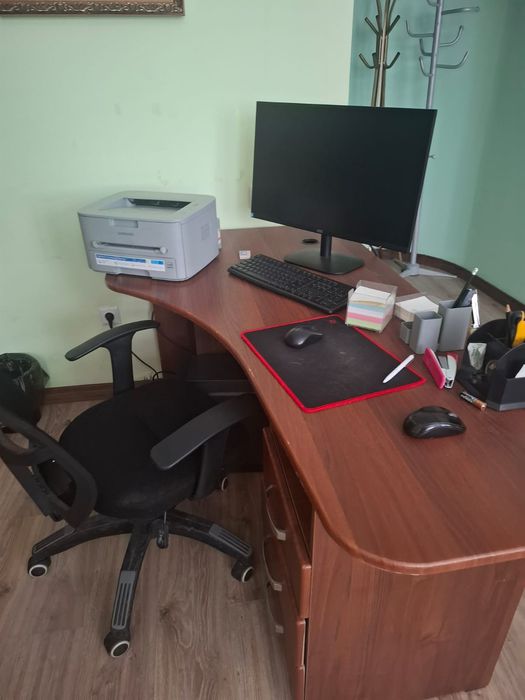 Продам стол компьютерный