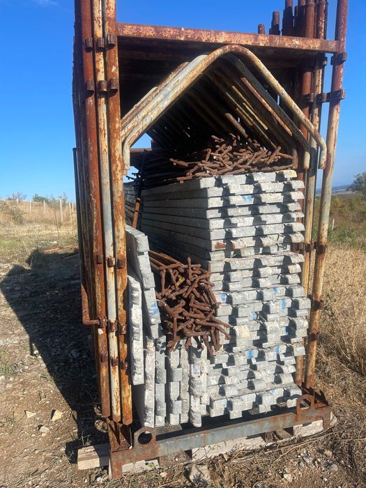 Скеле 300кв +стойки за него 2по 150кв