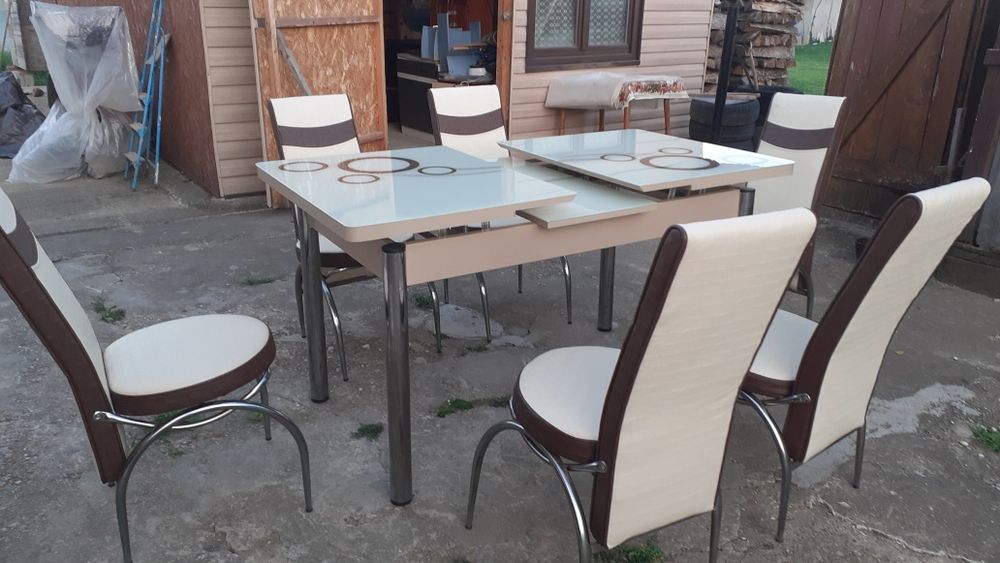 Vând 3 mese cu 4 și 6 scaune