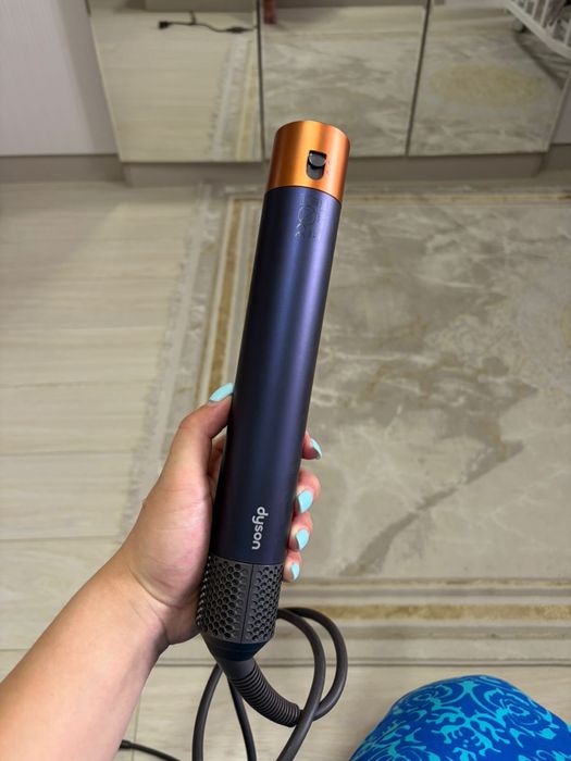 Dyson стайлер синий