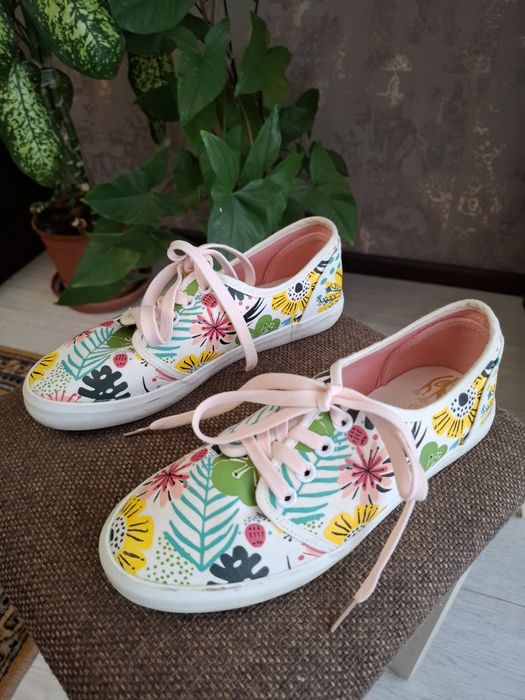 Продам новые мокасины