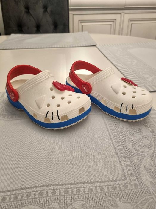 Slapi CROCS Hello Kitty pentru fetite