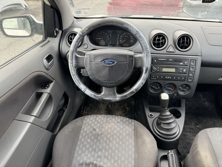 Ford Fiesta 1.6i 16v 100hp 2004г На Части