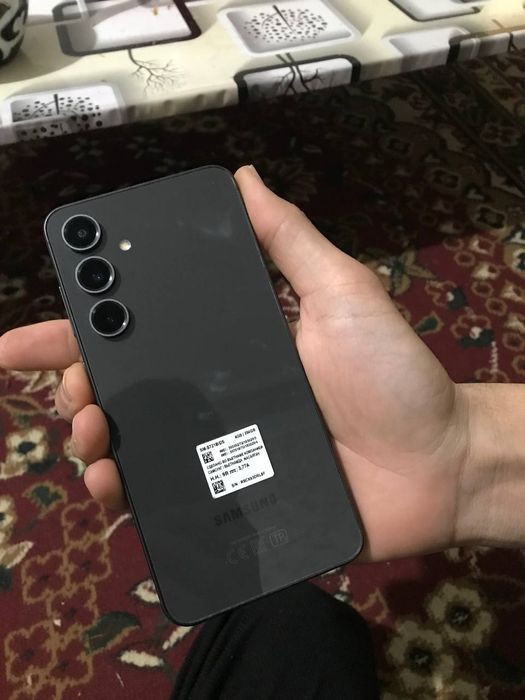 Samsung s 24 fe pamyat .8.256