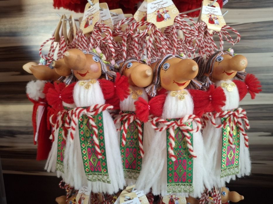 Мартеници с кратунки и вълна