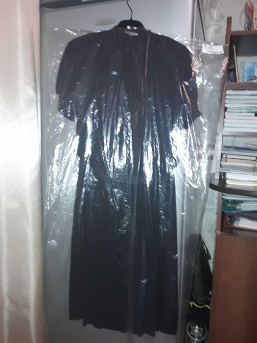Продаю платье черное, женское