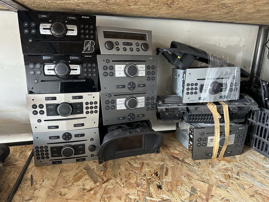 Радио за Опел / Opel Corsa / Astra / Zafira/ Antara