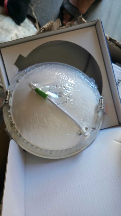 Lustre/plafoniere led NOI SIGILATE 20 buc Italia 24w 3000k 19 cm diametru la jumatate din pretul de nou