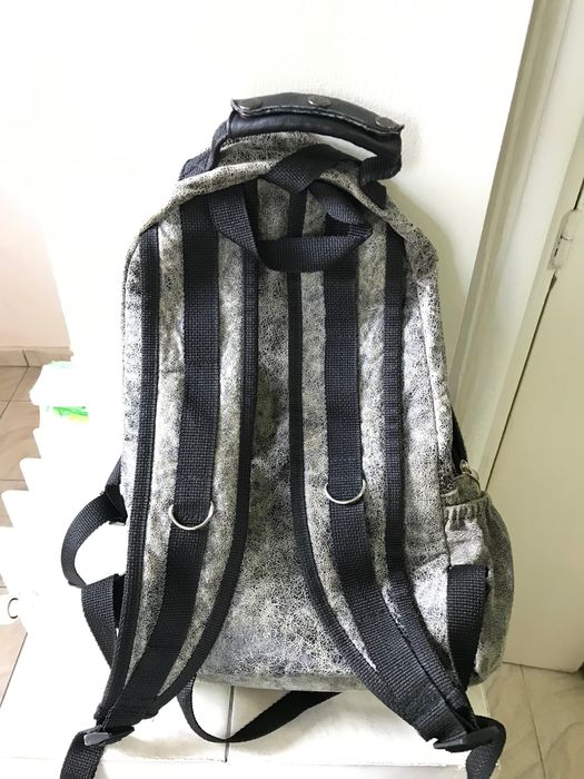 Rucsac din piele nou cu multe buzunare