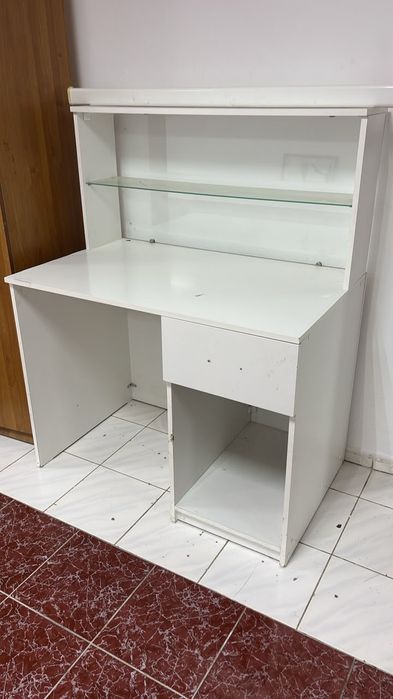 Продам ресепшн белого цвета