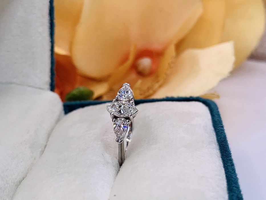 Роскошное золотое кольцо с чистейшими бриллиантами