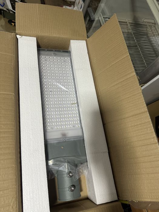 Продам светильники уличные прожекторы