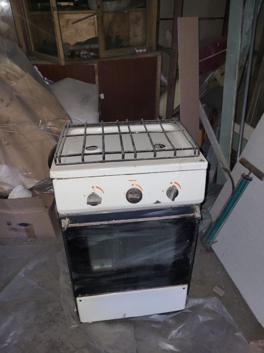 Продам рабочую газовую плиту. Самовывоз
