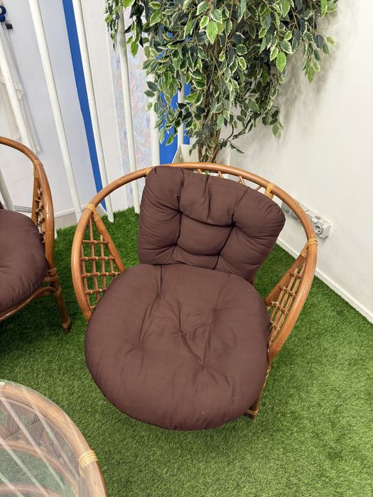 Журнальный столик и сиденья