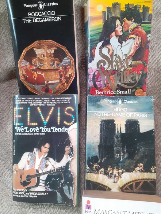 книги  издателство  Penguin оригинал на  английски общо  13 броя
