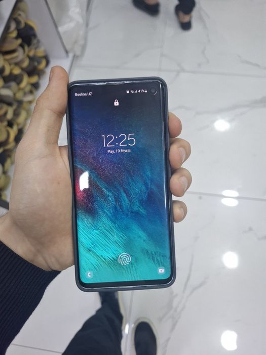 Samsung s 10  8 128 gb