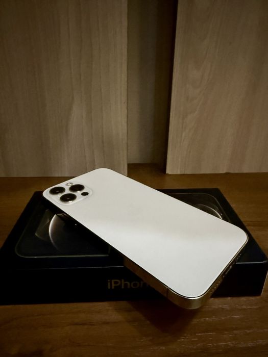 Продам айфон 12 про