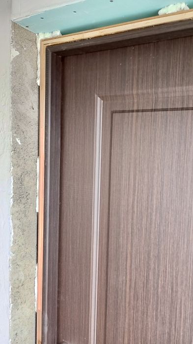 Montaj profesional  uși interior .