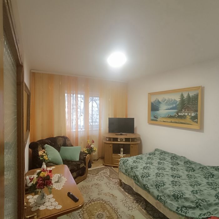 Apartament trei camere decomandat