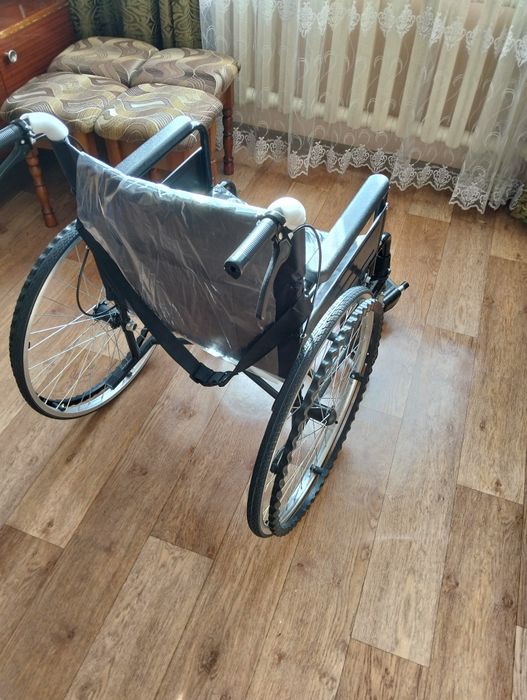 Кресло коляска для инвалидов